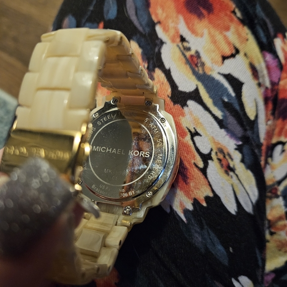 Michael kors watch - Picture 3 of 5